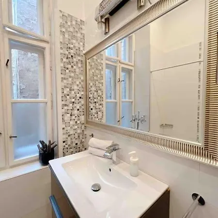 Apartment Wellness Duplex Penthouse Sauna & Jacuzzi-heart Of *