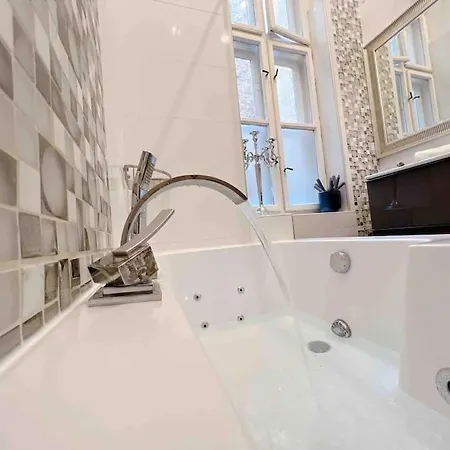 Wellness Duplex Penthouse Sauna & Jacuzzi-heart Of Apartman Budapest